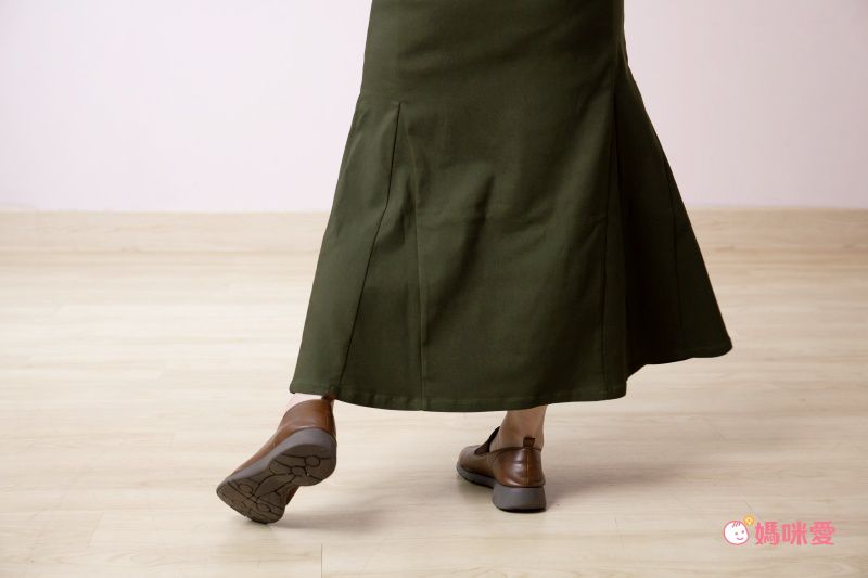 日本 Kobe Lettuce - 顯瘦剪裁修身魚尾長裙-淺杏