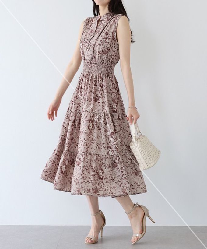 日本 BLUE EAST - 接觸冷感 縮腰顯瘦立領無袖洋裝-線條-黑 (M)