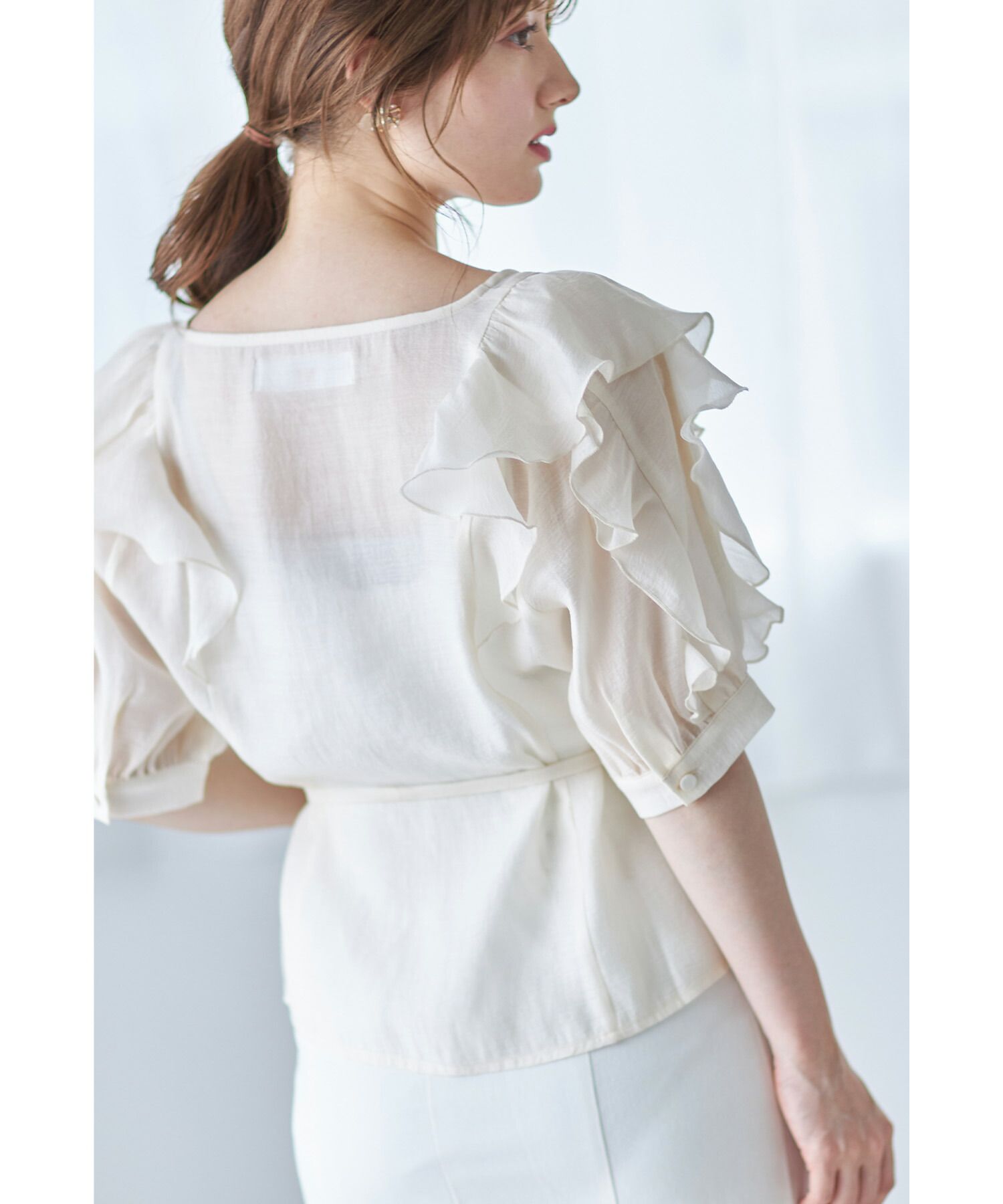 日本 tocco-closet - 優雅光澤感綁帶短袖上衣-星塵粉