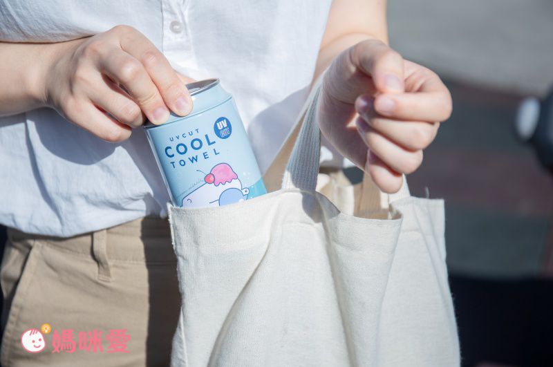 日本 LIV HEART - 抗UV水涼感巾(附收納罐)-鯨鯊兄弟-水藍 (30x100cm)
