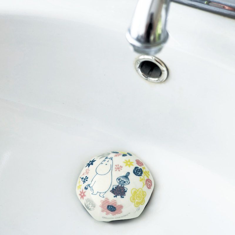 日本千趣會 - 日本製 [抗菌加工] 有田燒陶瓷排水孔蓋-嚕嚕咪與小不點 (6.5x2.7cm)