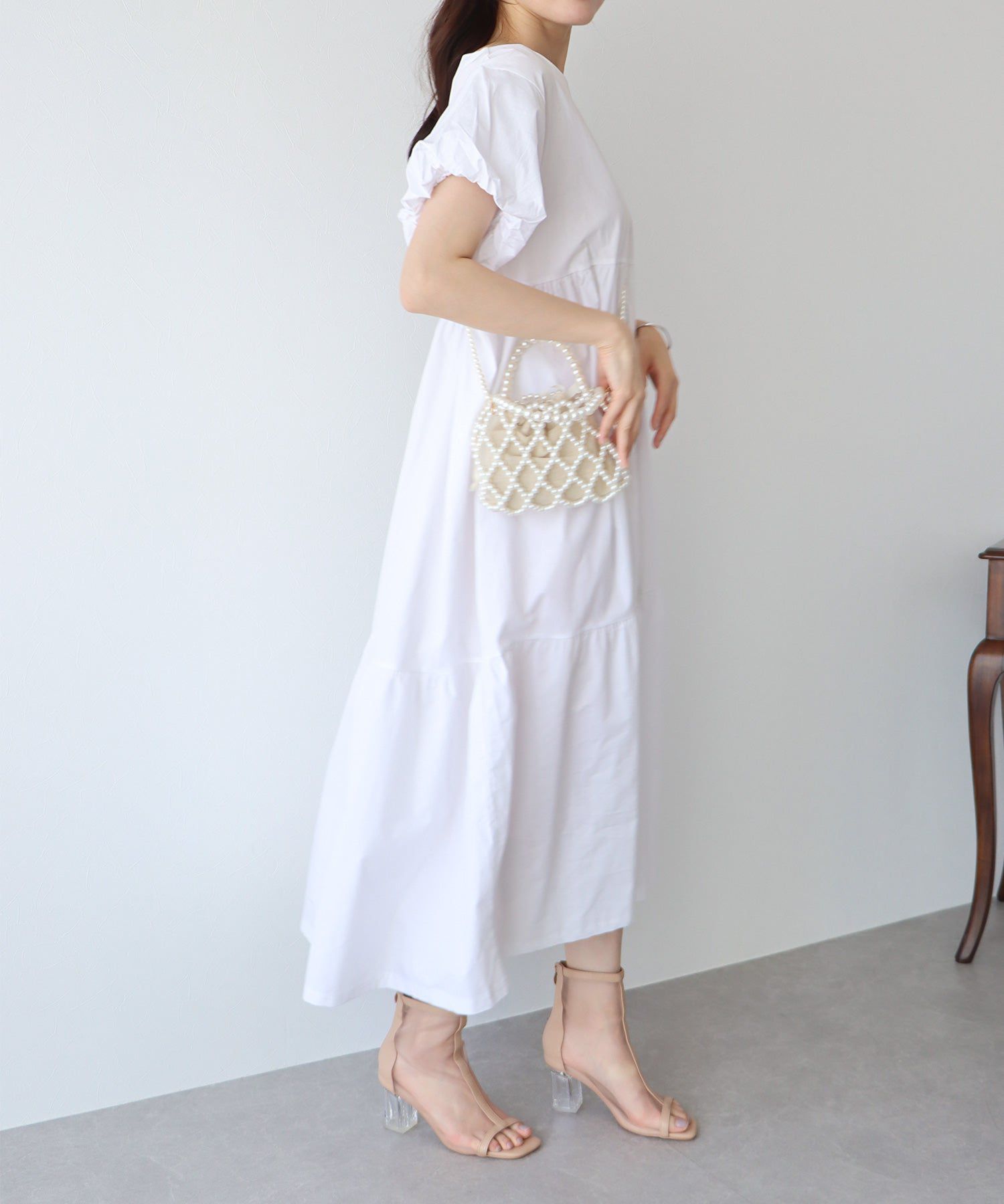 日本 BLUE EAST - 優雅的她泡泡袖洋裝-經典黑