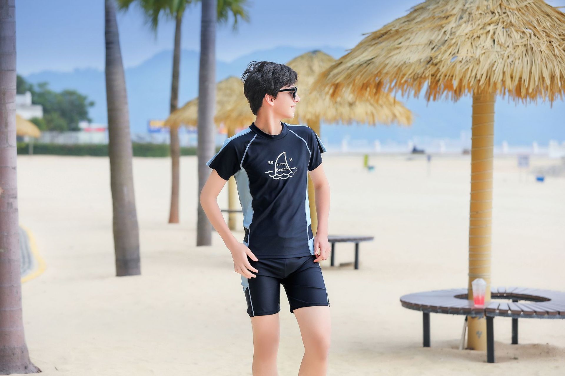 大童男孩短袖泳衣套裝(二件組)-鯊魚鰭-深藍色-泳衣、泳褲