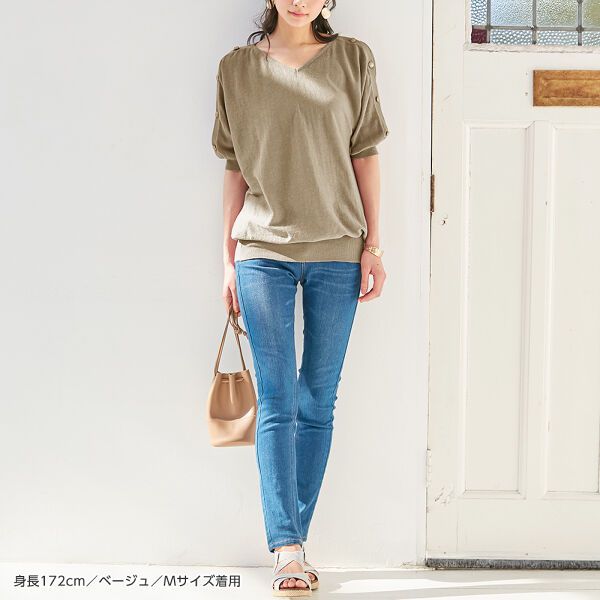 日本 BELLUNA - 純棉V領金釦點綴五分袖上衣-星塵粉