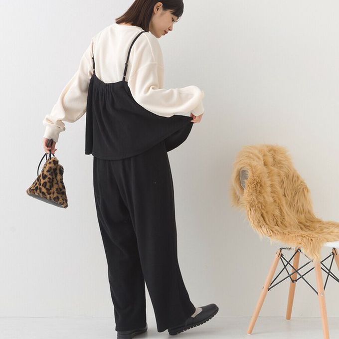 日本 OMNES - 溫柔百搭毛氈感細肩帶2件式套裝-黑