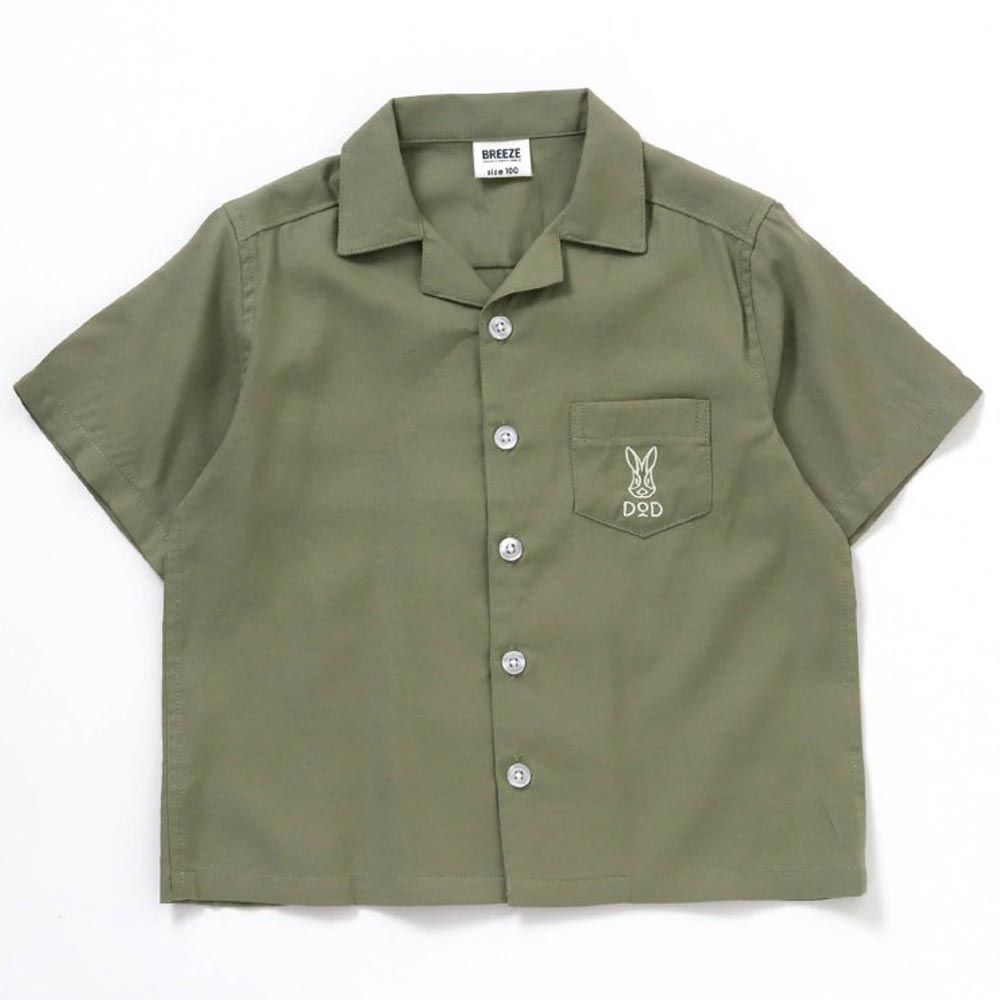 日本 BREEZE - 聯名款 露營風刺繡印花短袖襯衫-軍綠