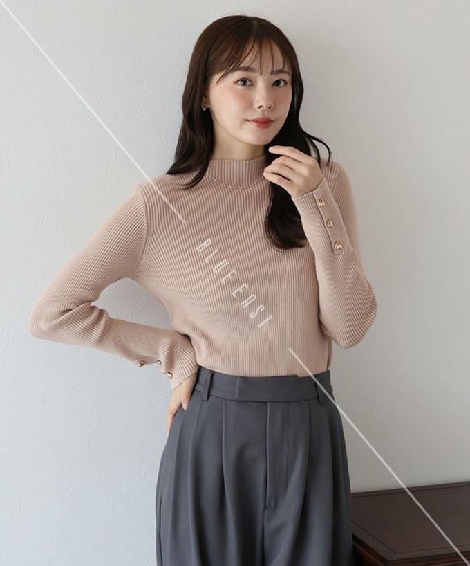 日本 BLUE EAST - 愛心金釦羅紋小高領長袖上衣-米白