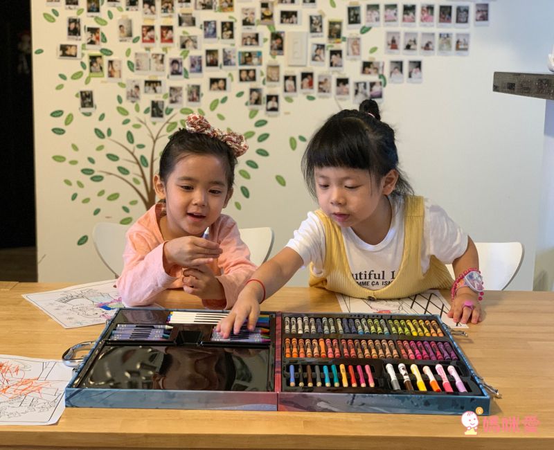 Crayola繪兒樂 - 冰雪奇緣2大藝術家套裝-獨家買就送神彩著色套裝-冰雪奇緣(閃亮版)(第一代第二代隨機)