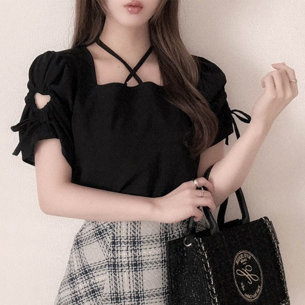 甜美愛心鏤空綁帶短袖上衣-黑 (F)