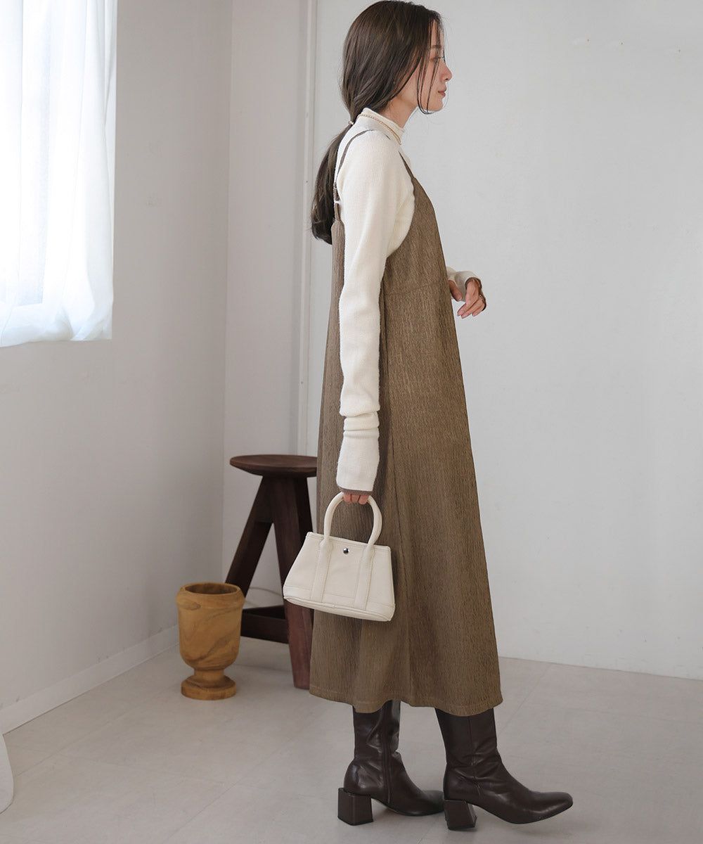 日本 Bab - 光澤感立體紋路吊帶洋裝-黑 (M)