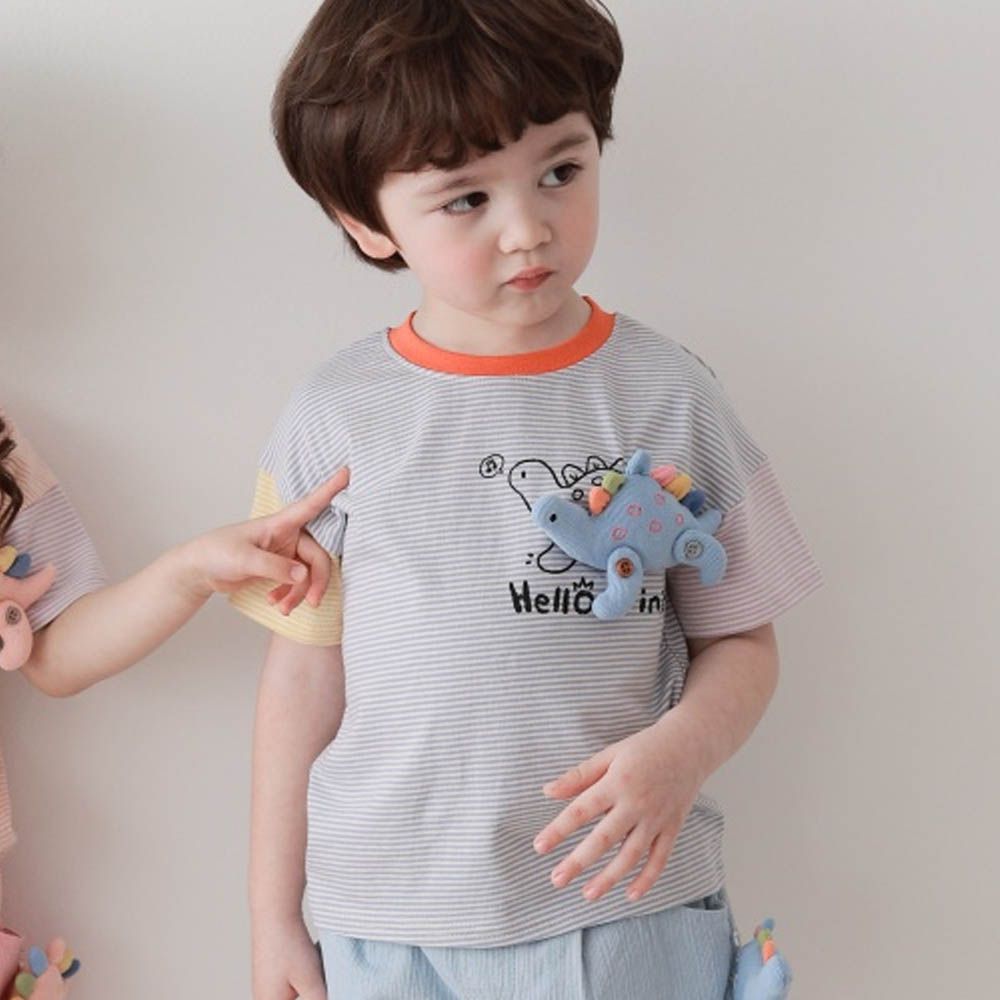 (附恐龍裝飾)撞色細條紋短袖上衣-藍