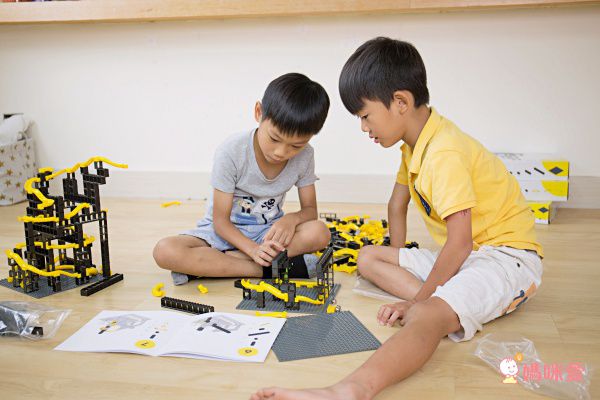 德國 HUBELiNO - pi系列軌道積木-70pcs(高斯大砲+基礎顆粒+軌道套件)