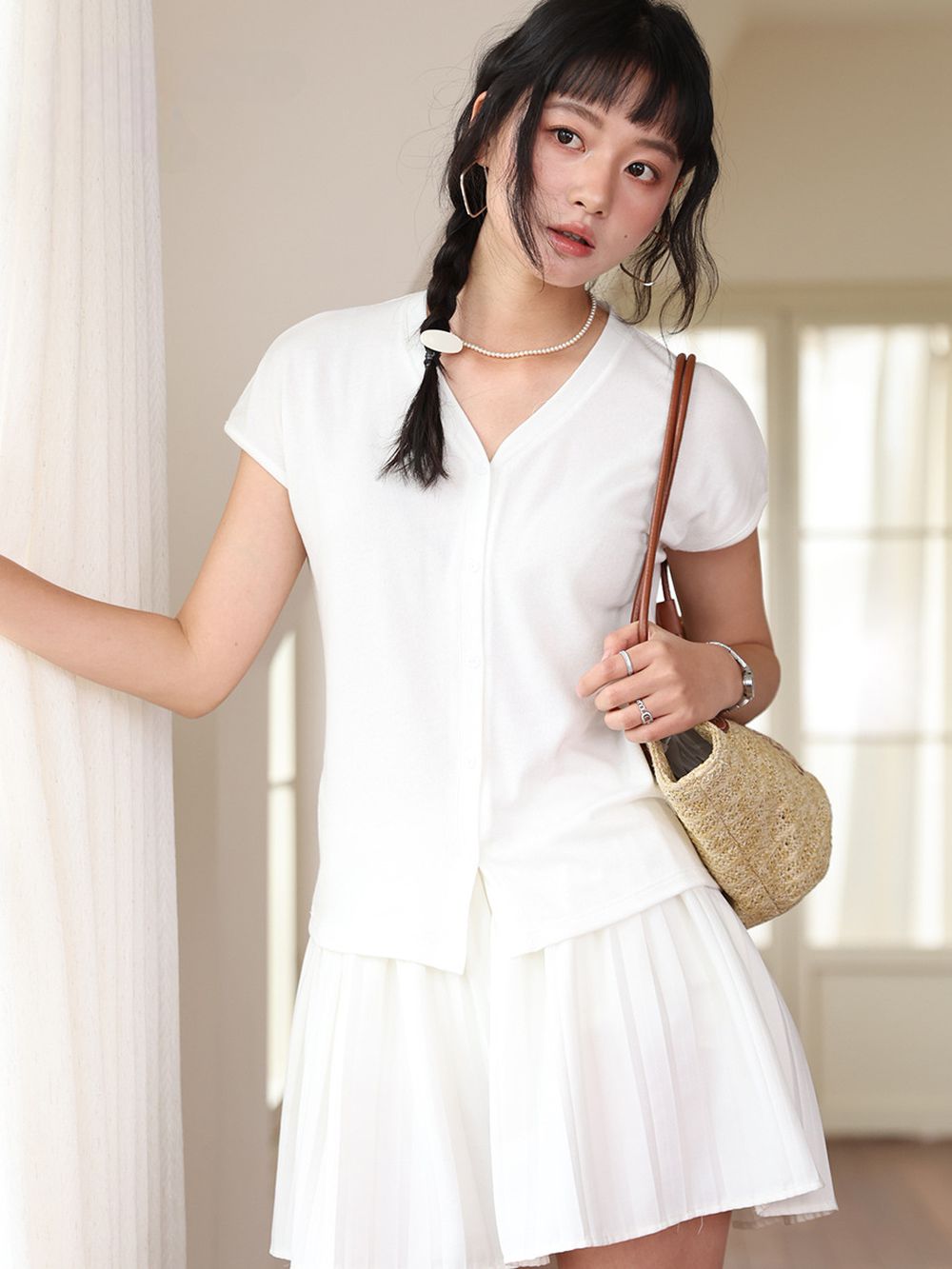 天絲亞麻顯瘦V領法式袖上衣-珍珠白