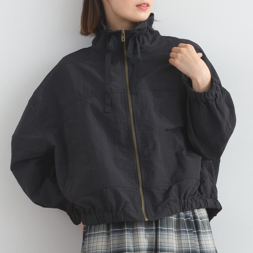 輕盈俏麗特色領尼龍短版薄外套-黑