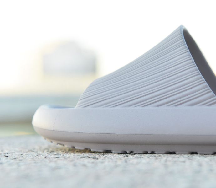 家窩 - MIT 雅漫EVA輕量釋壓厚軟底防滑拖鞋-男款-雅痞黑