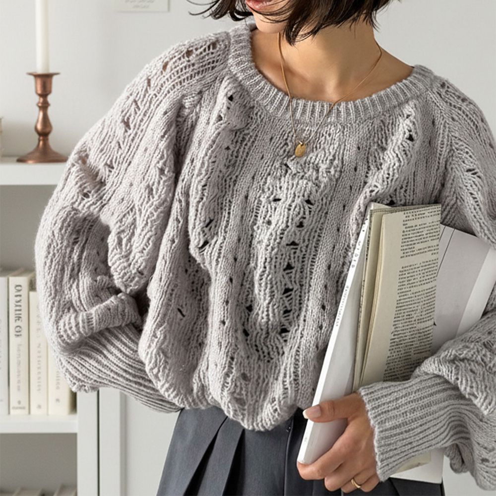 蓬鬆鏤空寬袖針織上衣-淺灰