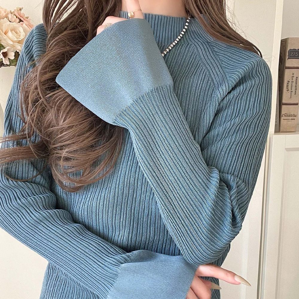 美型小立領喇叭袖合身針織上衣-藍
