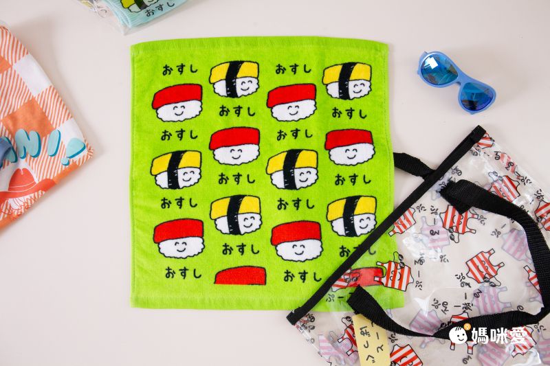 日本 OKUTANI - 童趣插畫小方巾/手帕-鯨魚先生-藍 (20x20cm)