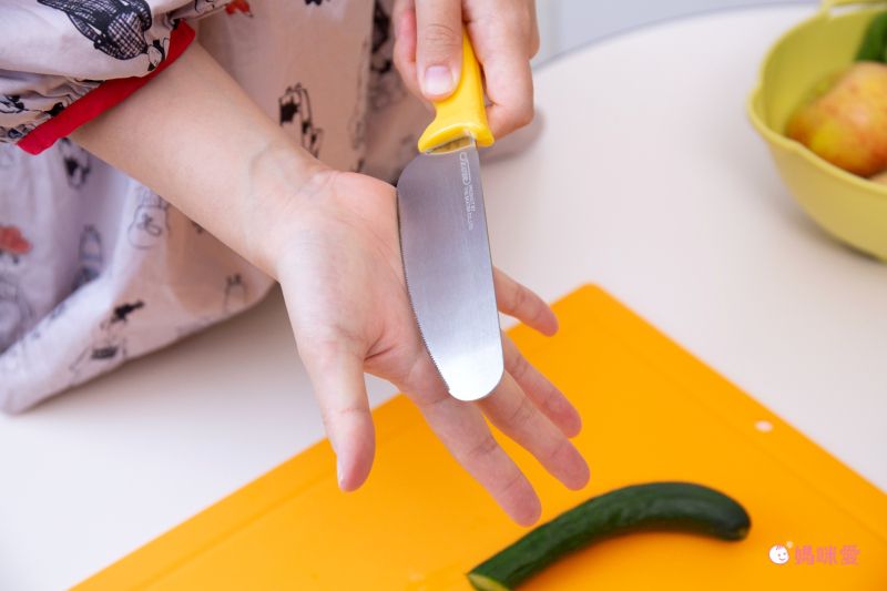 日本 SKATER 代購 - 兒童安全刀具-小小兵-黃 (刀刃長12cm)
