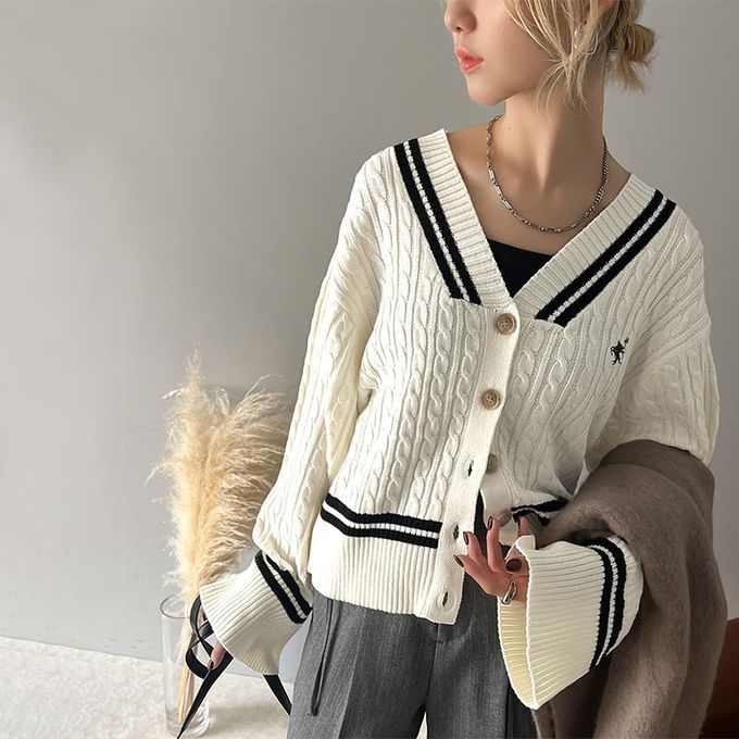 日本 Classical Elf - 顯瘦大V領麻花線條針織寬袖開襟衫-黑