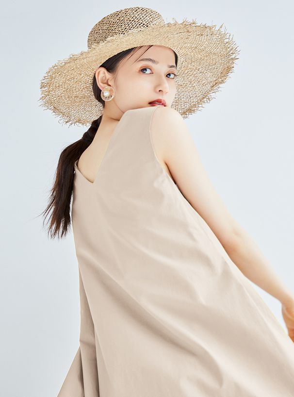 日本 GRL - 聯名款 極簡清爽V領無袖洋裝-簡約黑