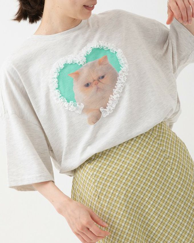 日本 gleam - 厭世貓咪愛心蕾絲寬大風短袖T恤-綠貓-燕麥灰