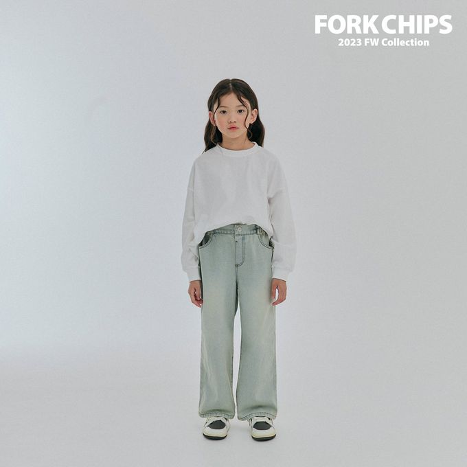 韓國 FORK CHIPS - 品牌刺繡點綴圓領長袖上衣-象牙白