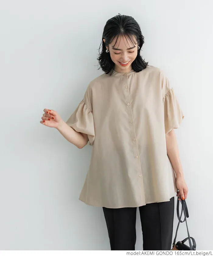 日本 COCA - 輕薄圓領泡泡短袖襯衫-淺米