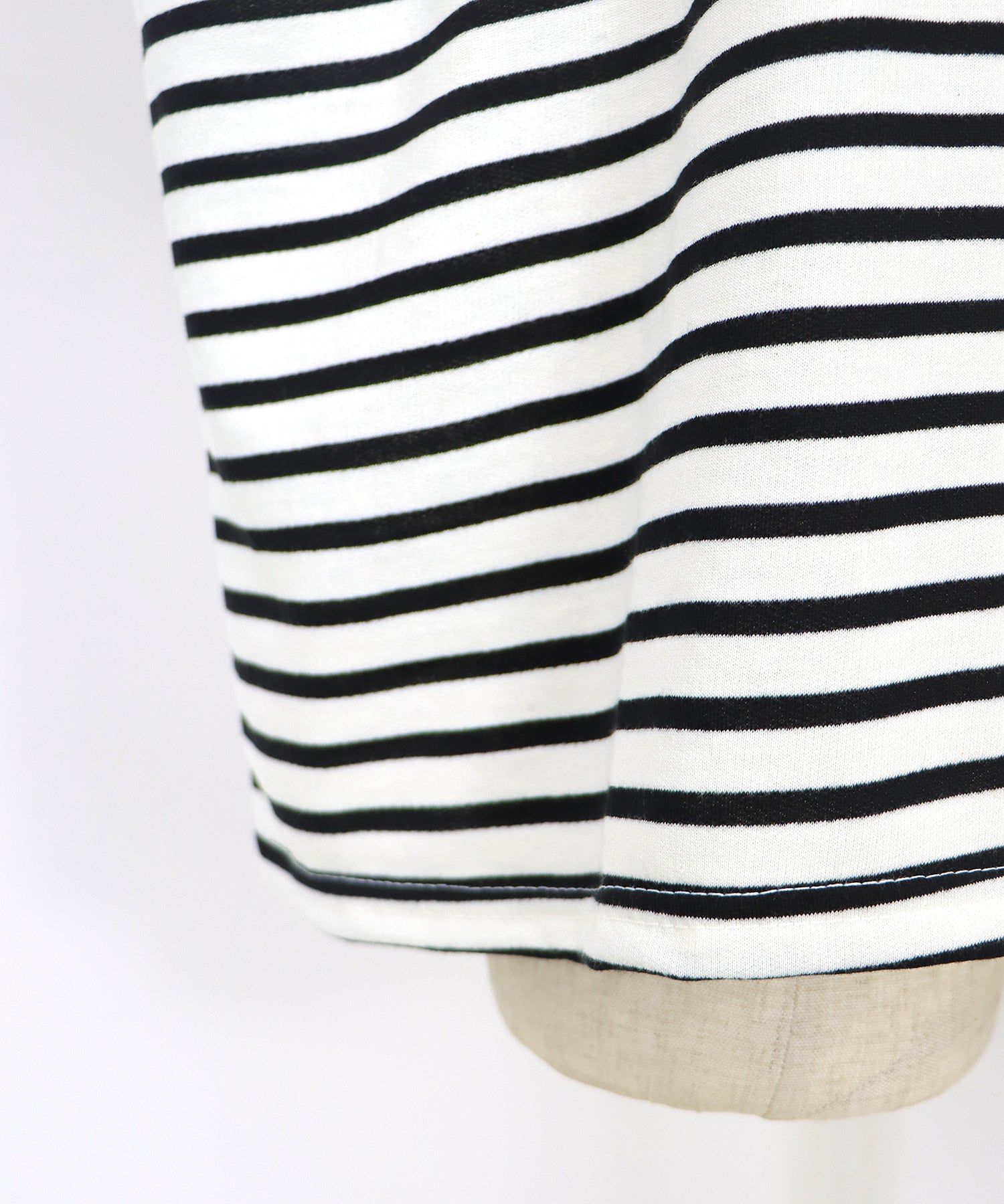 日本 BLUE EAST - 圓領百搭柔軟薄長袖上衣-條紋-深藍