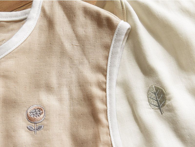 日本 kukka ja puu - 日本製 三重紗防踢被/背心-小樹刺繡-鐵灰x灰邊