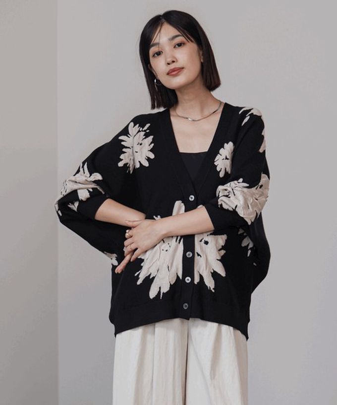 日本 Bab - 唯美花卉寬鬆感針織開襟外套-杏黑