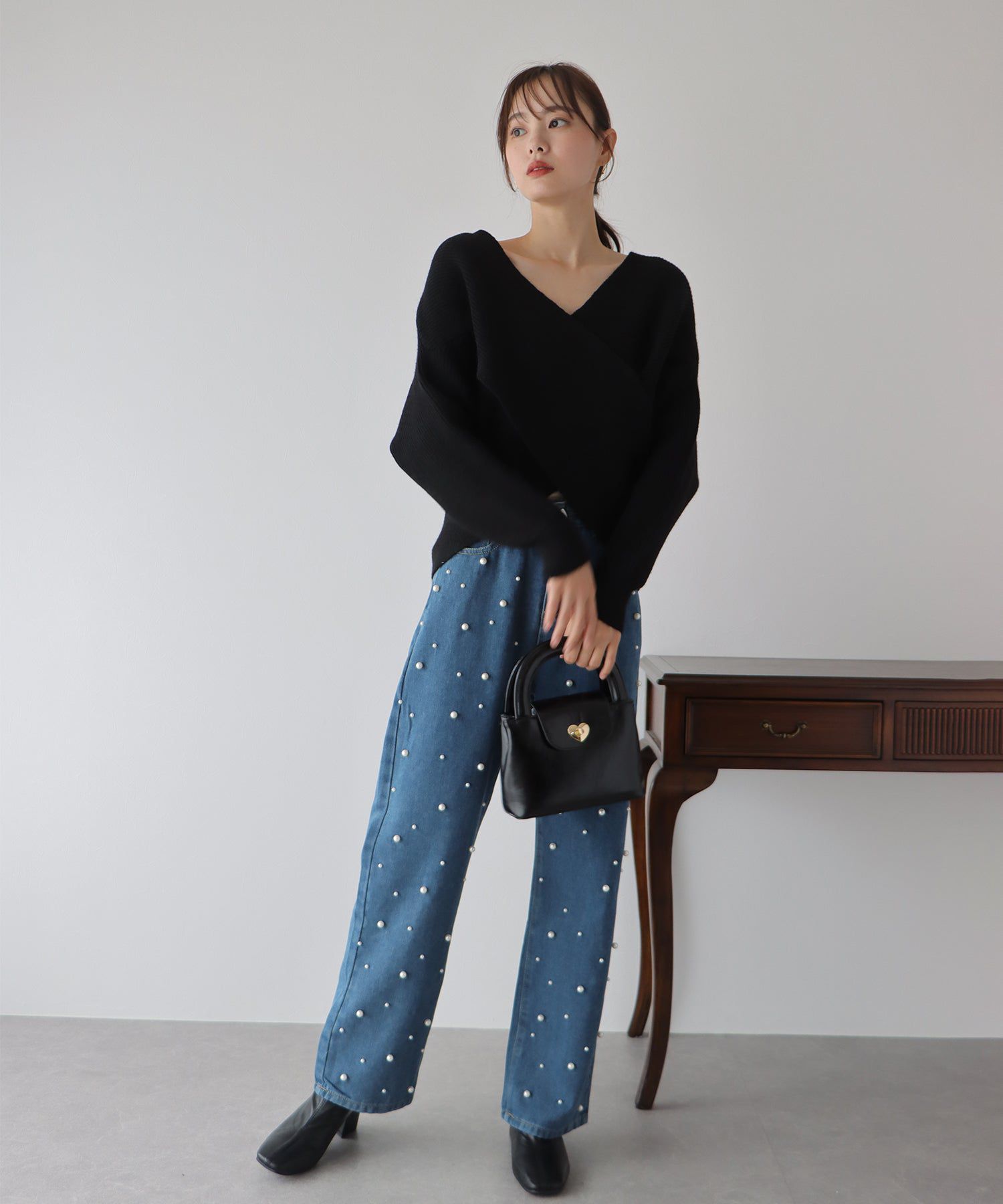 日本 BLUE EAST - 熱銷款 時尚珍珠點綴牛仔褲-B款-靛藍