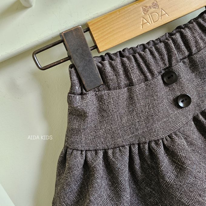 韓國 AIDA - 鬆緊腰鈕扣裝飾層次褲裙-摩卡咖