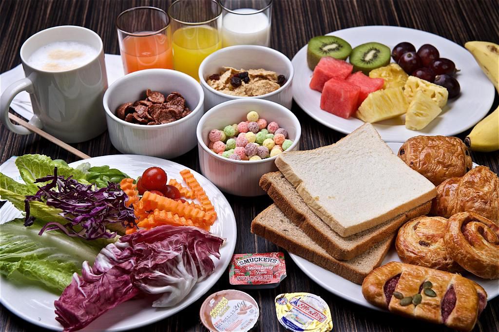 假日不加價｜吃牛排住飯店｜捷絲旅台北西門館