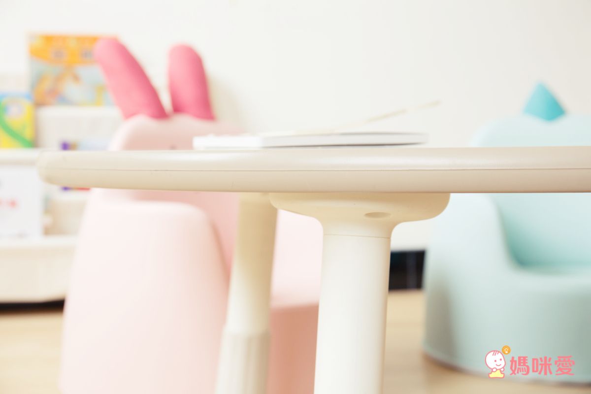 iloom怡倫家居 - Tinkle-Pop 兒童800型 三段式幸運草成長桌-原木色