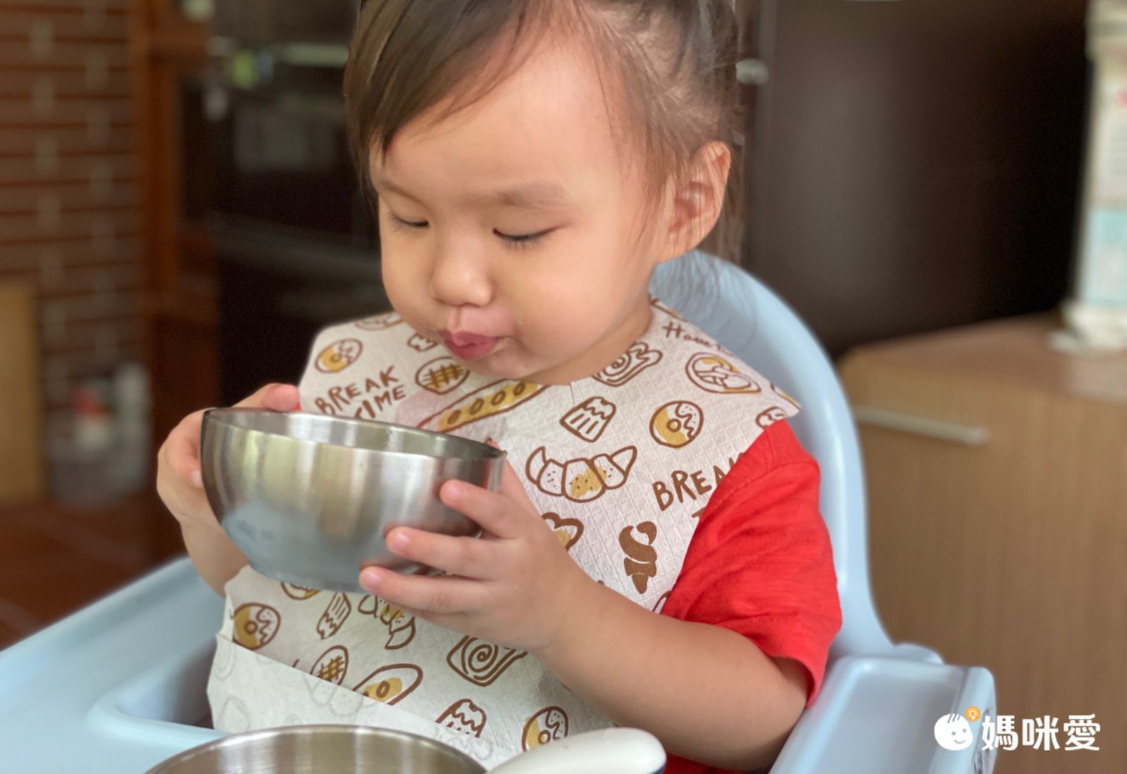 akachan honpo - 拋棄式嬰幼兒圍兜25片入-麵包-34×23cm