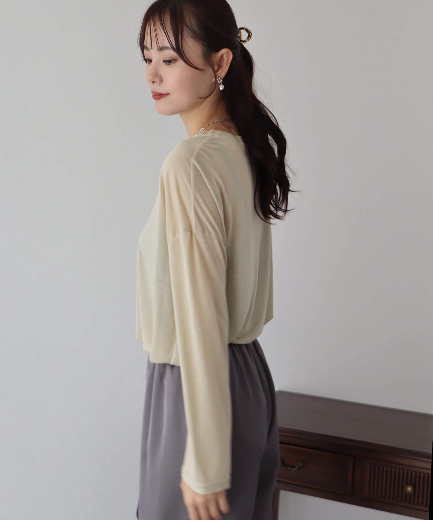 日本 BLUE EAST - 柔軟薄透落肩長袖上衣-粉