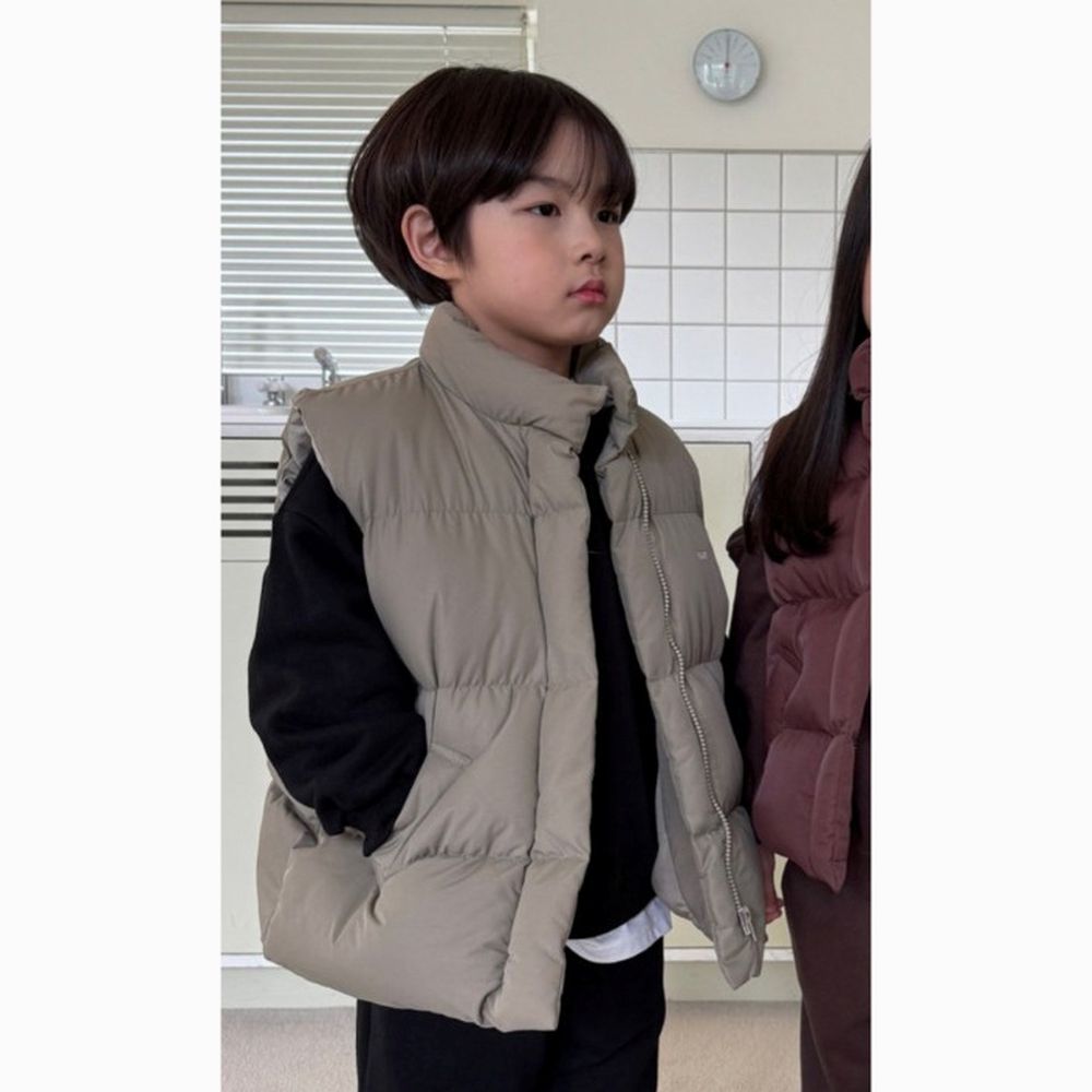 OUR 蓬鬆柔軟保暖科技羽絨背心-灰軍綠