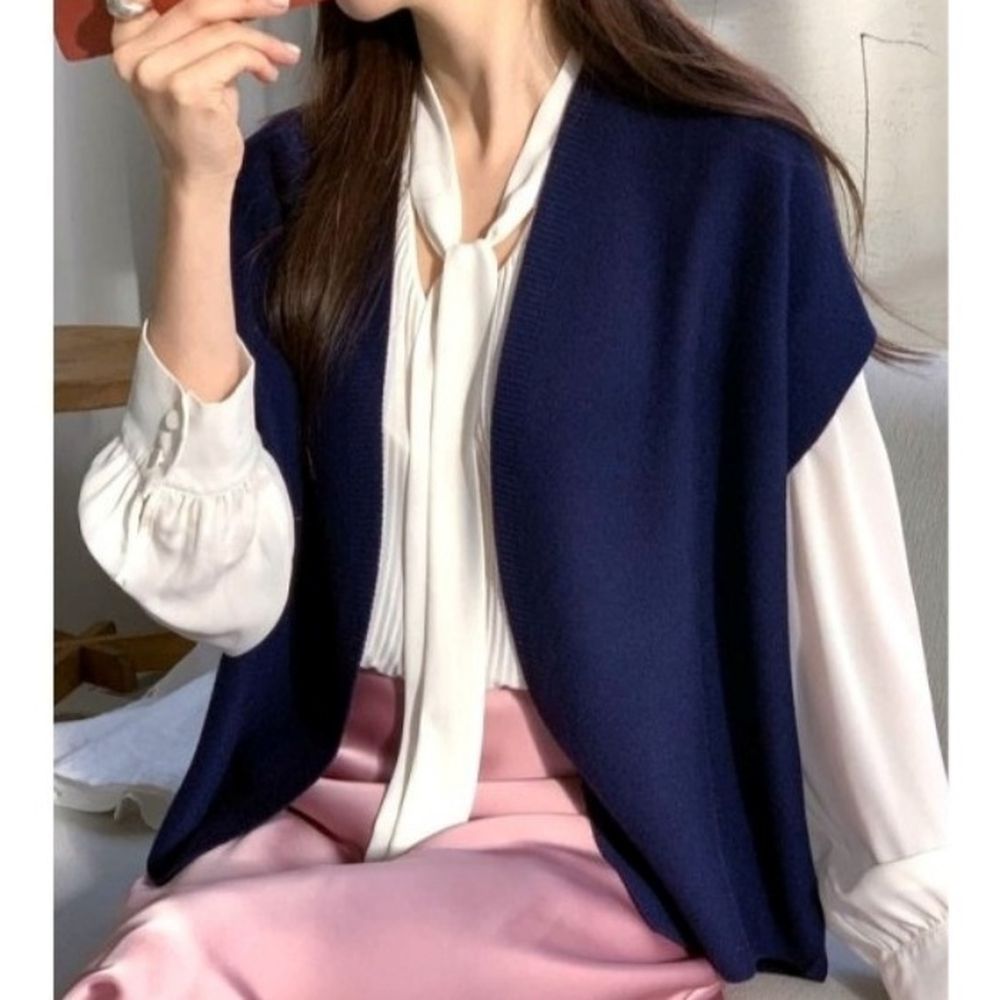 韓製 羊毛混絲無縫針織開襟背心-海軍藍 (FREE)