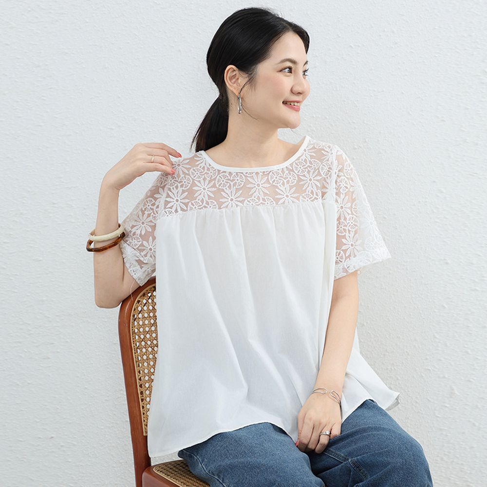 簍空花朵蕾絲拼接短袖上衣-白色