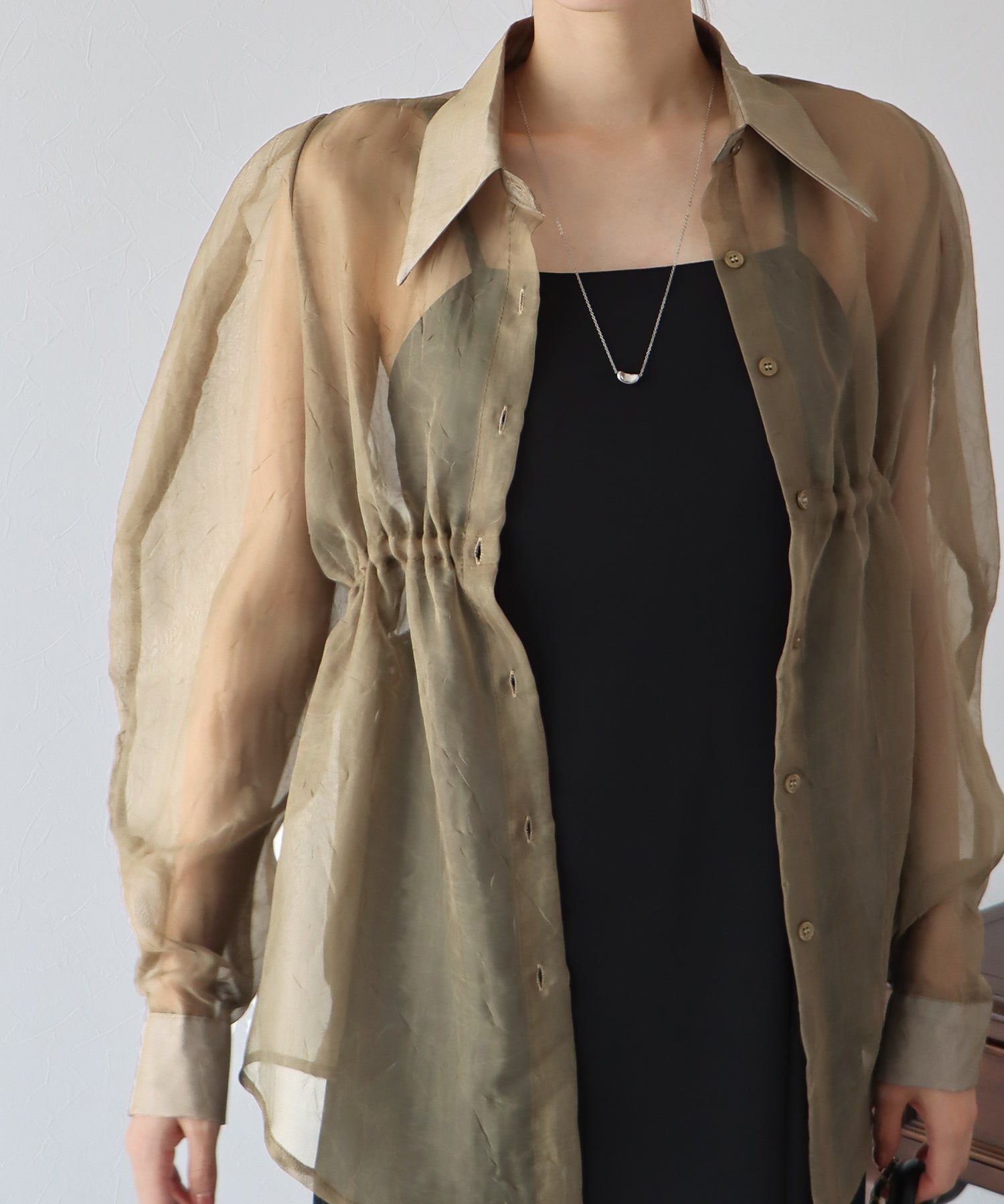 日本 BLUE EAST - 透膚抽繩翻領薄襯衫-米杏