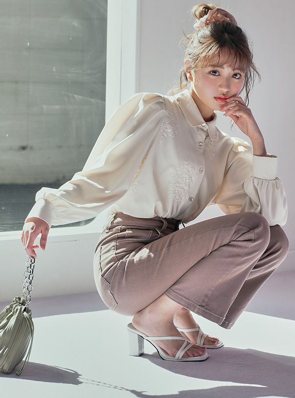 日本 GRL - 花朵刺繡澎澎袖長袖襯衫-米