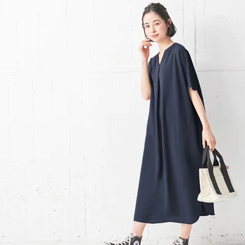 日本 BELLUNA - 防曬涼感 舒適小V領休閒短袖洋裝-海軍藍