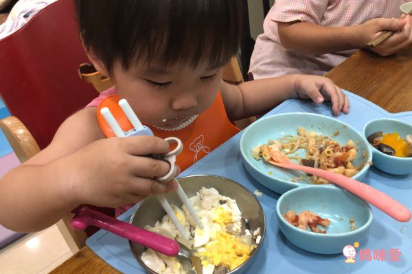 日本 Combi - 三階段彈力學習筷-右手-大象藍+贈學習筷環保收納袋