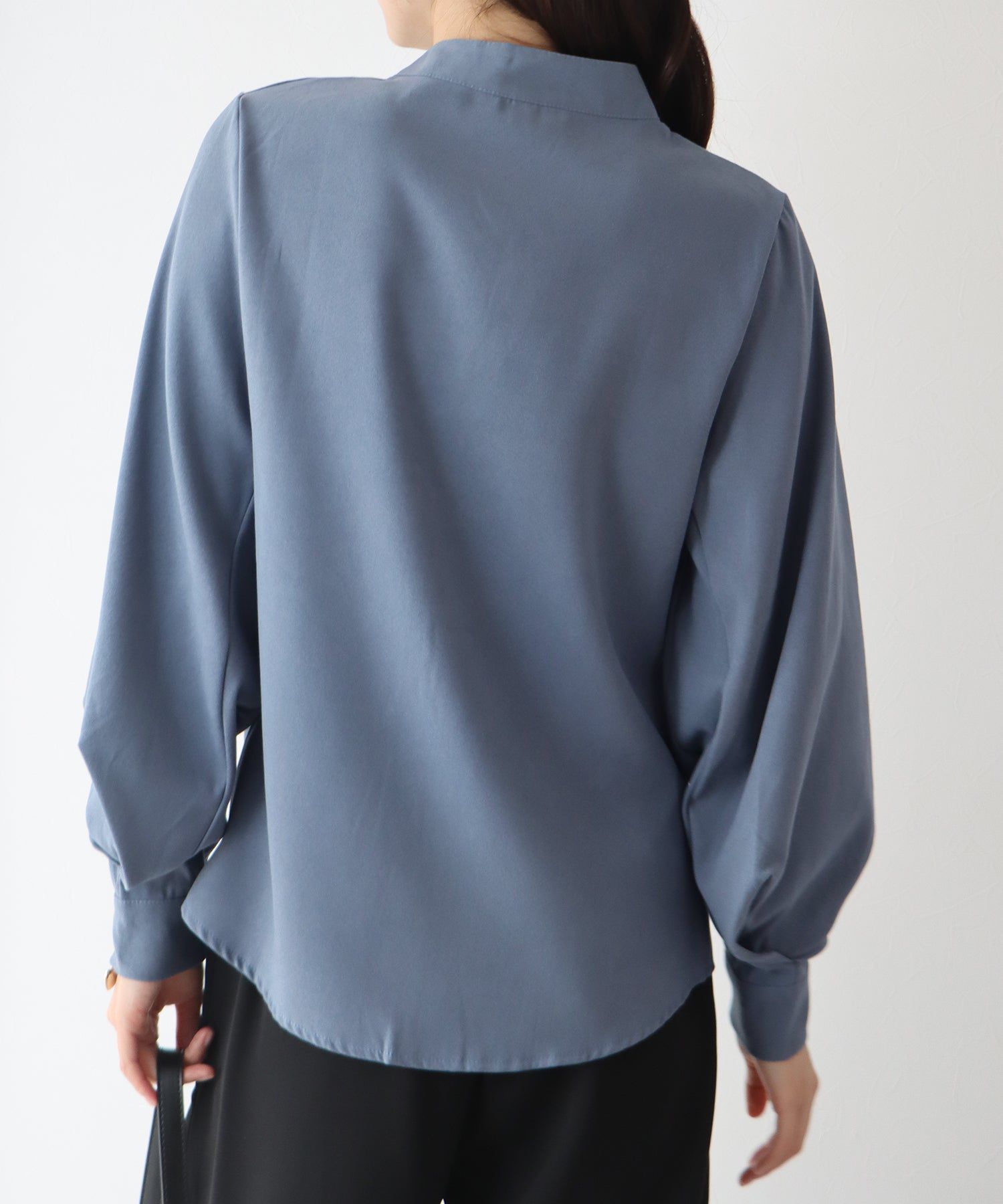 日本 BLUE EAST - 知性小立領氣球長袖襯衫-淺粉