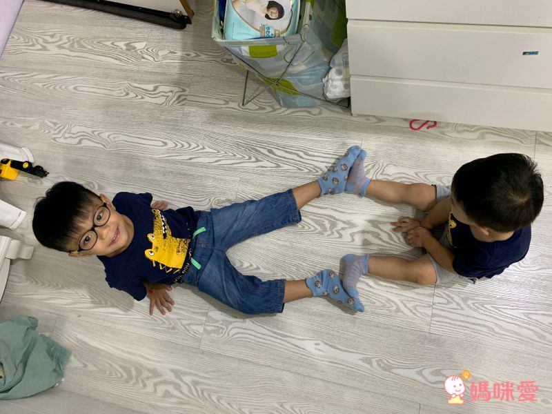 minihope美好的親子生活 - 抗菌除臭中筒襪(親子襪)-黑面琵鷺-灰