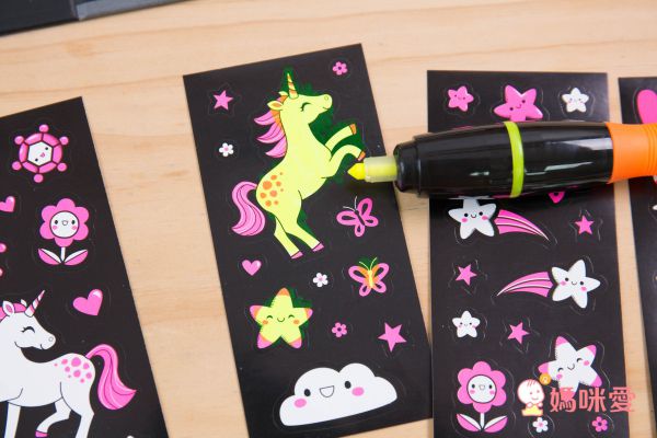 在家擁有小小畫室【澳洲 Tiger Tribe】旅行著色盒＆窗花彩繪