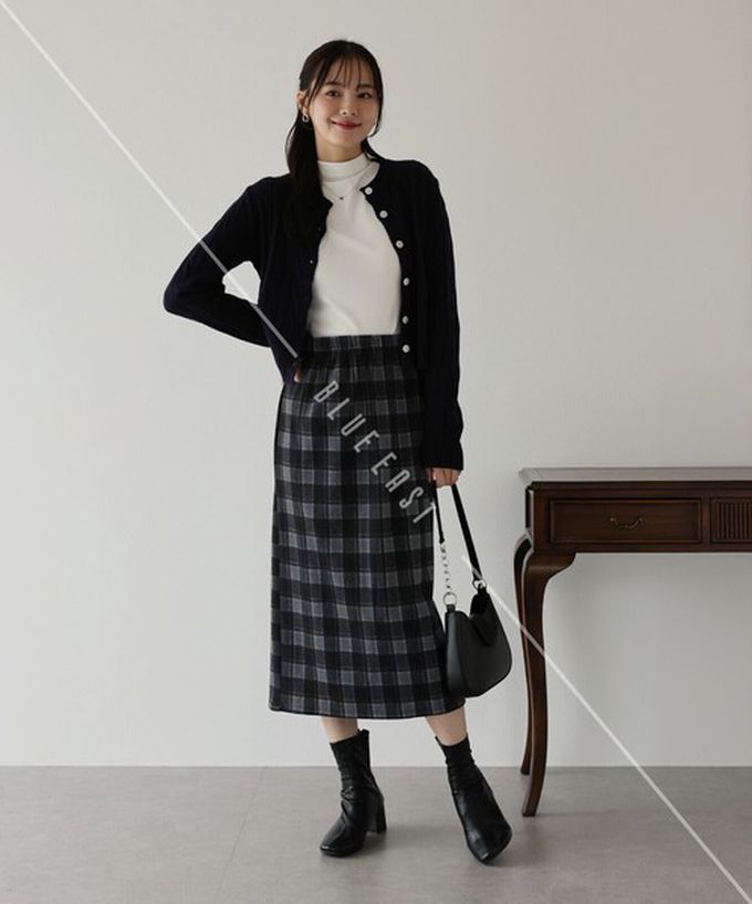 日本 BLUE EAST - 簡潔溫柔格紋後開叉合身長裙-海軍藍