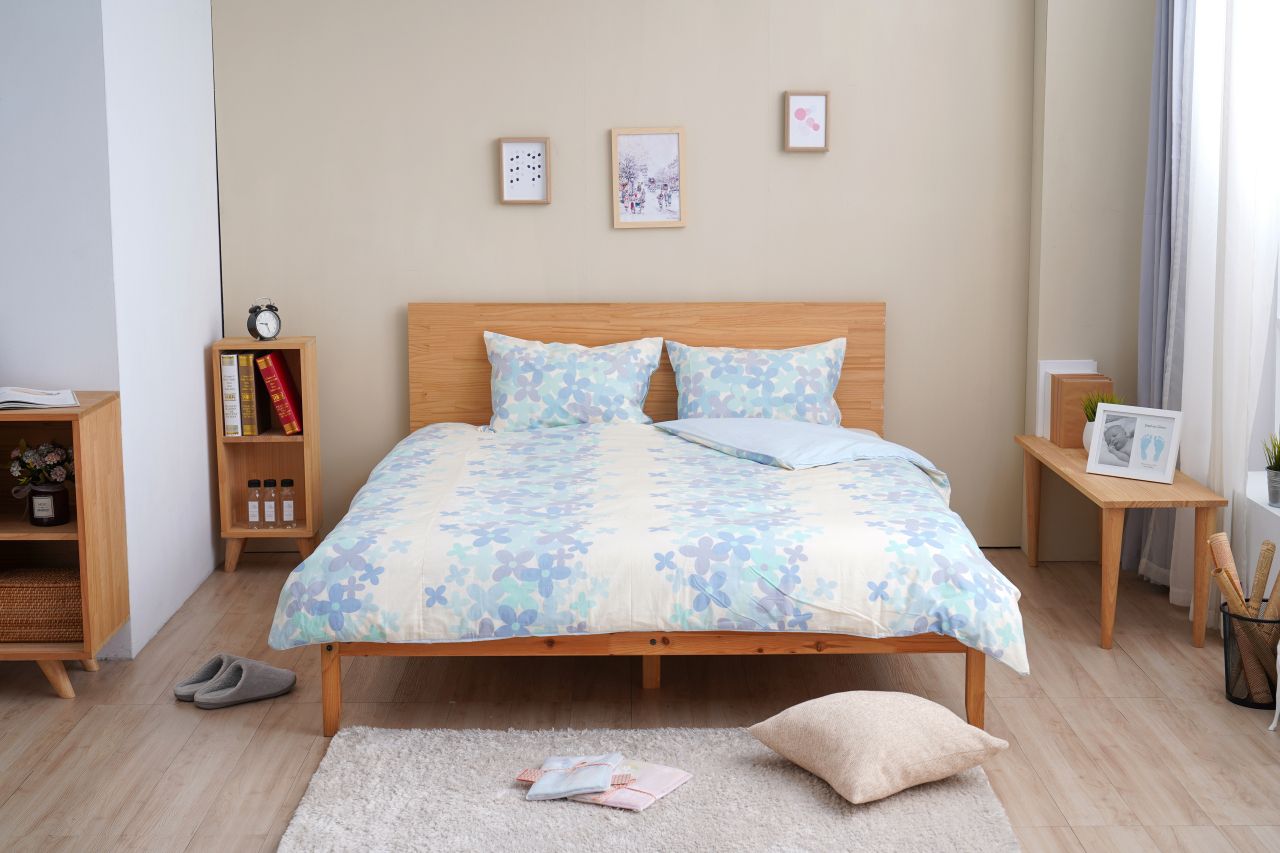 日本西村 Westy - 波卡圓舞曲-加大Queen Size雙人被套床包4件組-藍-加大Queen Size雙人款4件組-藍 (190x210cm, 45x75cm, 180x186x30cm)-雙人被套x1 + 枕頭套x2, 素色加大Queen Size雙人床包x1