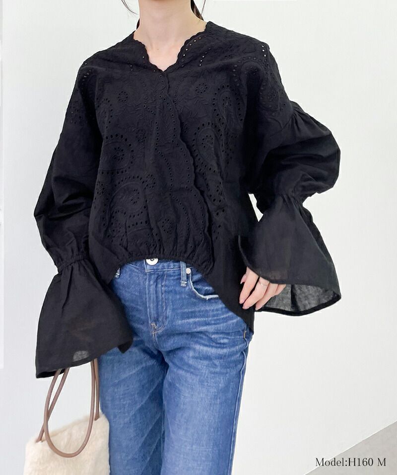 日本 Classical Elf - 小清新花朵領雕花長袖上衣-摩卡